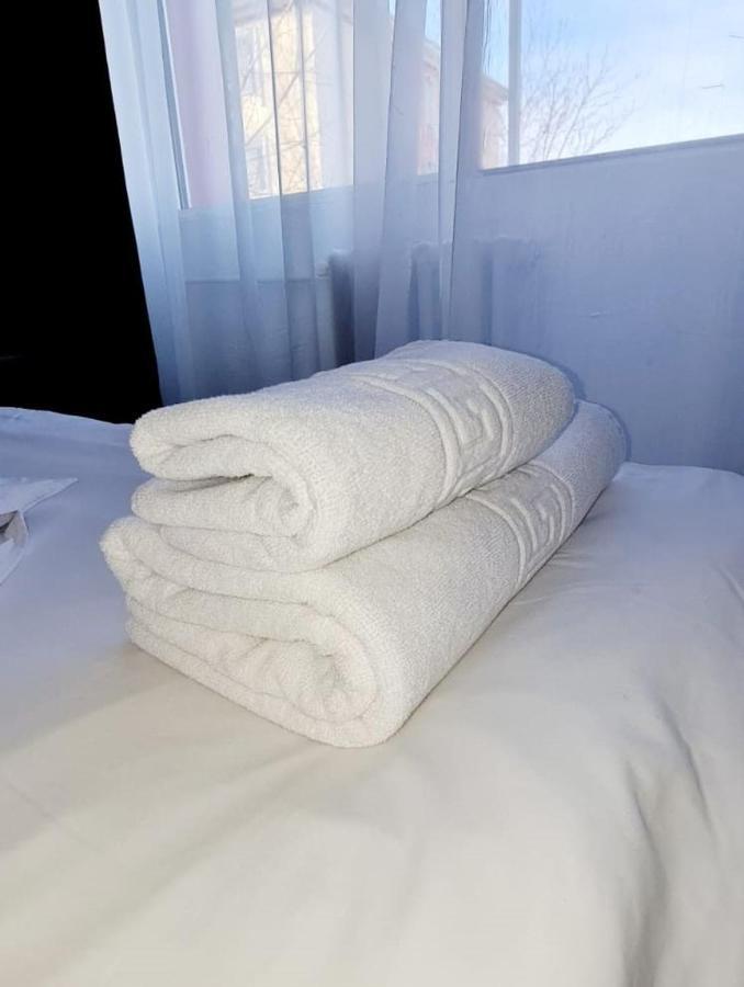 Hotel Victoria ยาช ภายนอก รูปภาพ