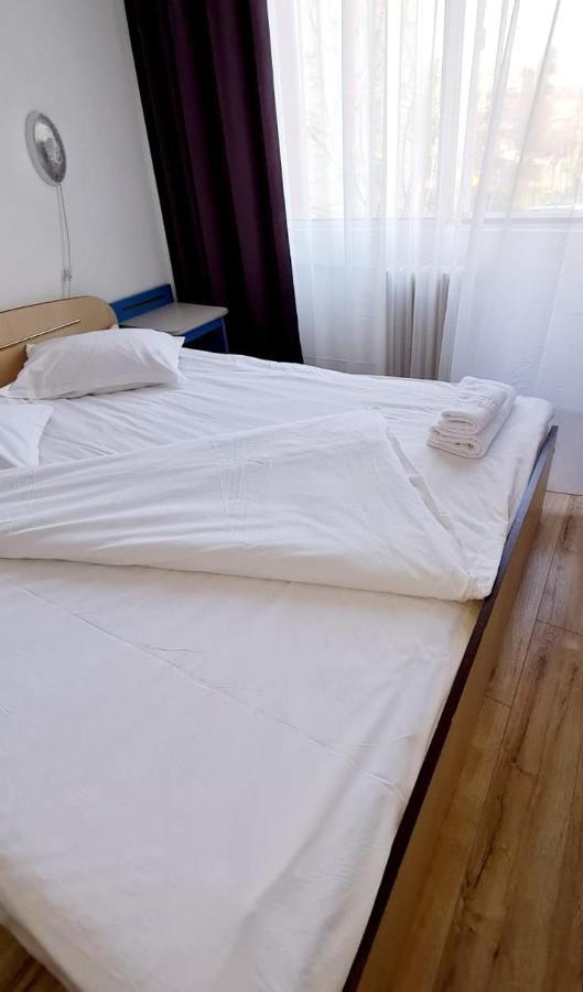Hotel Victoria ยาช ภายนอก รูปภาพ